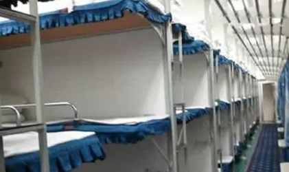 火车软卧上铺能坐直身子吗3
