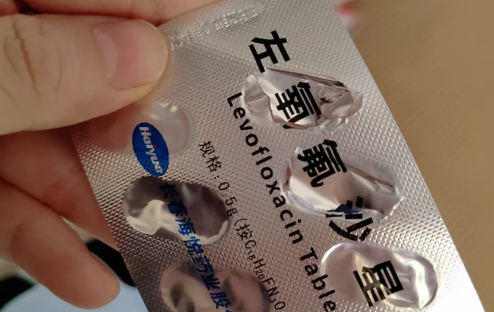 尿路感染0.1g左氧一天吃几次2