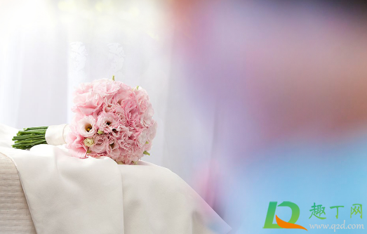 手捧花提前一天买会凋谢吗3